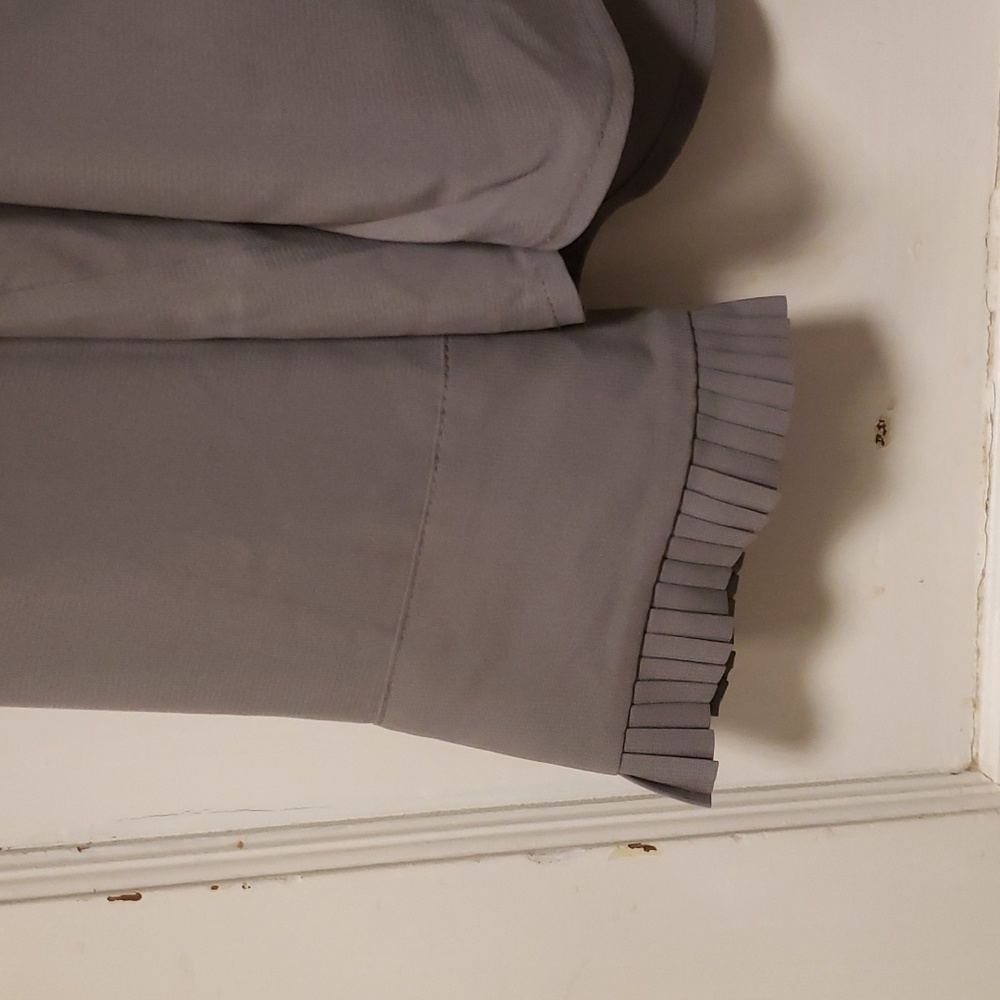 Calvin Klein Gray Longsleeve Flowy Blouse BN Xlarge - Picture 3 of 10